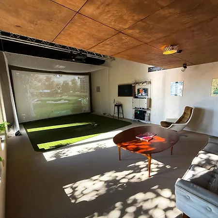 Unique In Telliskivi Creative With Private Sauna & Golf Simulator
